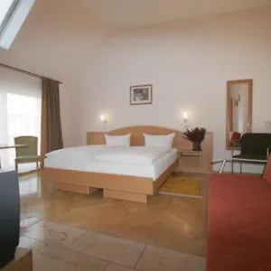 https://hotel-pension-arta.find-berlin-hotels.com